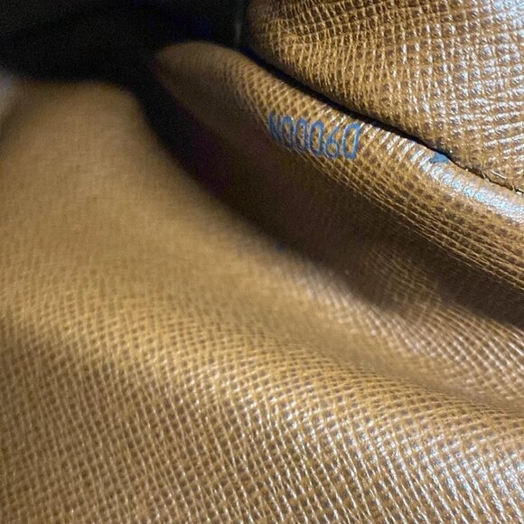 LOUIS VUITTON Blois Monogram Shoulder Bag Monogram Canvas 665-072325 - Picture 13 of 14